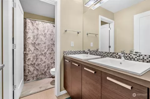 Bath - 12322 26th Ave SE, Everett, WA 98208 photo 2 of 4