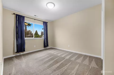 Bedroom - 12322 26th Ave SE, Everett, WA 98208 photo 2 of 2