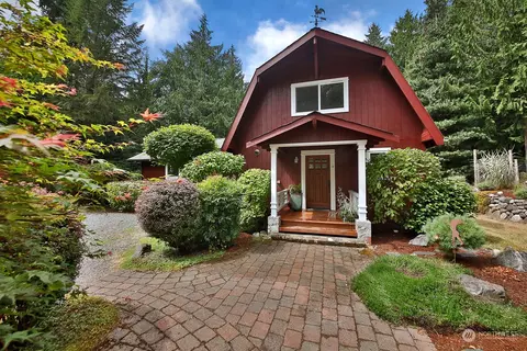 7394 Bailey Rd, Clinton, WA 98236