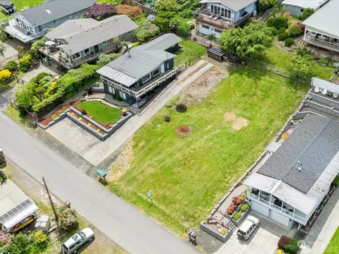 2525 Island Dr NW, Olympia, WA 98502