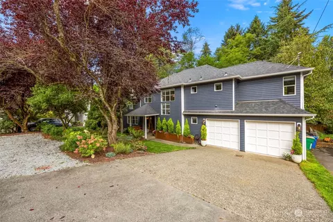 2716 NE 105 St, Seattle, WA 98125