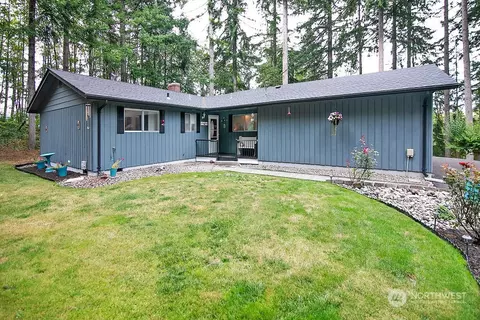 1227 Woodside Dr, Longview, WA 98632