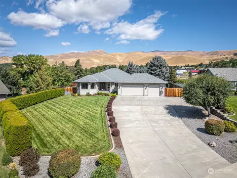 1750 Warm Springs Dr, Wenatchee, WA 98801