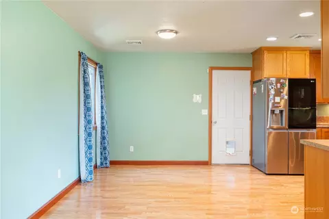 Living - 2255 34th Ave, Longview, WA 98632 photo 5 of 5