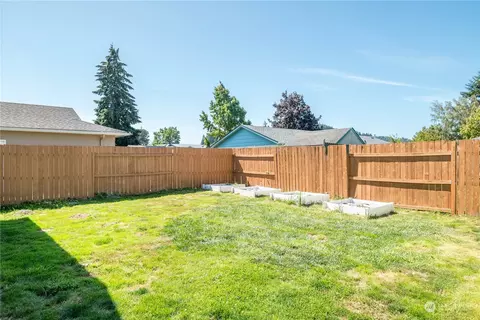 Exterior - 2255 34th Ave, Longview, WA 98632 photo 6 of 7