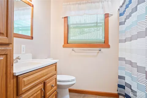 Bath - 2255 34th Ave, Longview, WA 98632 photo 1 of 1
