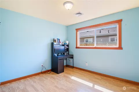 Bedroom - 2255 34th Ave, Longview, WA 98632 photo 5 of 6