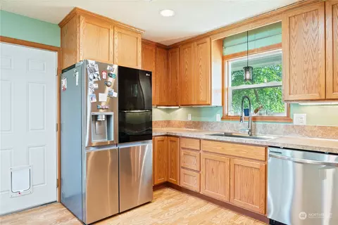 Kitchen - 2255 34th Ave, Longview, WA 98632 photo 3 of 3