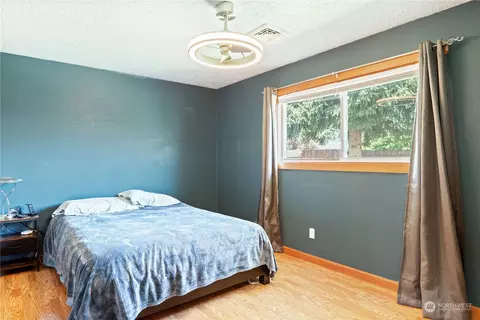 Bedroom - 2255 34th Ave, Longview, WA 98632 photo 1 of 6