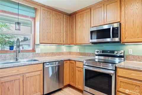 Kitchen - 2255 34th Ave, Longview, WA 98632 photo 2 of 3