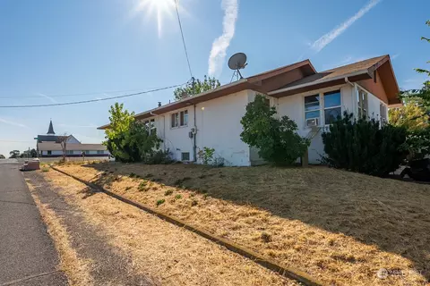 301 S Elm Ave, Warden, WA 98857