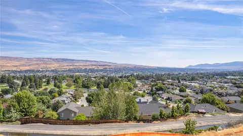 1857 Broadway Pl, Wenatchee, WA 98801