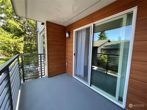 12107 NE Bellevue-redmond Rd #D204, Bellevue, WA 98005