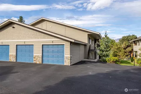 520 NE 11th St #9, East Wenatchee, WA 98802