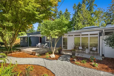 6560 NE Maple St, Bainbridge Island, WA 98110