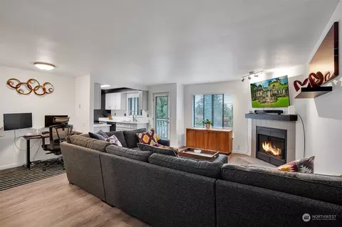 29645 18th Ave S #E303, Federal Way, WA 98003