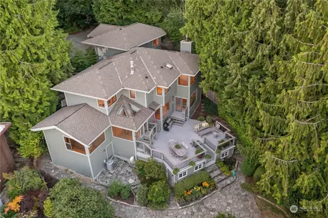 18220 W Spring Lake Dr SE, Renton, WA 98058