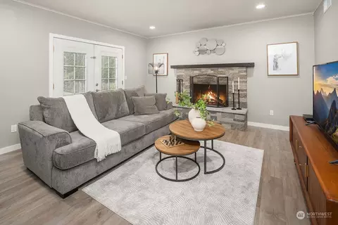 Living - 3421 110th St SE, Everett, WA 98208 photo 3 of 3