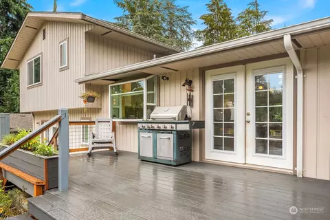 Exterior - 3421 110th St SE, Everett, WA 98208 photo 5 of 11