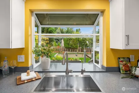 Kitchen - 3421 110th St SE, Everett, WA 98208 photo 4 of 5