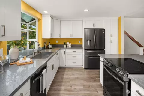 Kitchen - 3421 110th St SE, Everett, WA 98208 photo 3 of 5