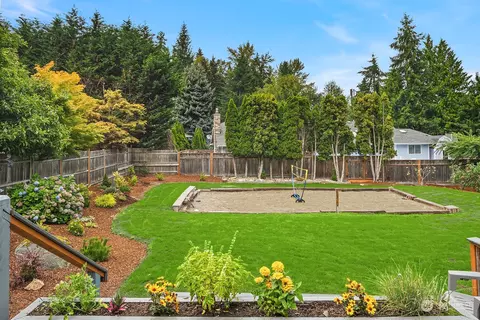 Exterior - 3421 110th St SE, Everett, WA 98208 photo 7 of 11