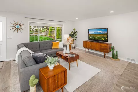 Living - 3421 110th St SE, Everett, WA 98208 photo 1 of 3