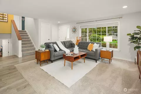 Living - 3421 110th St SE, Everett, WA 98208 photo 2 of 3