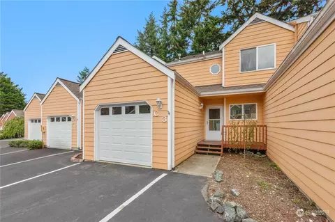 1250 SW Heller St #C3, Oak Harbor, WA 98277