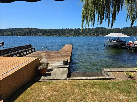 5845 Pleasure Point Ln SE, Bellevue, WA 98006