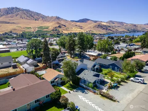 View/Area - 324 E Nixon Ave, Chelan, WA 98816 photo 1 of 2