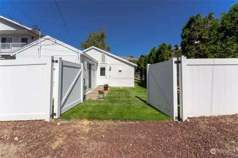 Exterior - 324 E Nixon Ave, Chelan, WA 98816 photo 3 of 3
