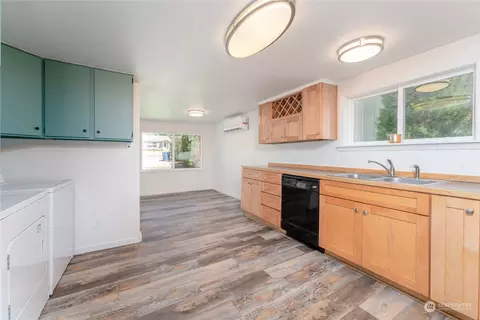 Kitchen - 324 E Nixon Ave, Chelan, WA 98816 photo 2 of 2