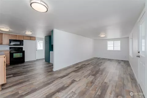 Living - 324 E Nixon Ave, Chelan, WA 98816 photo 2 of 2