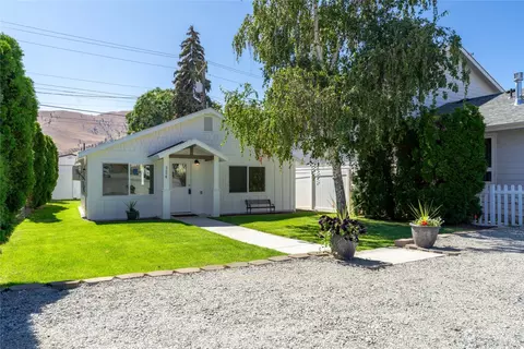 324 E Nixon Ave, Chelan, WA 98816