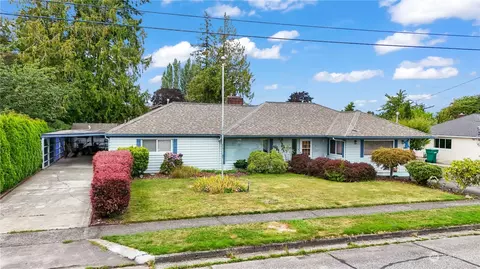 221 Belmont Ter, Mount Vernon, WA 98274