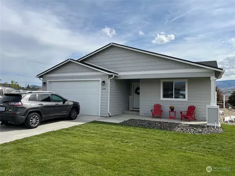 338 S Newark Loop, East Wenatchee, WA 98802