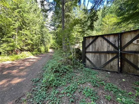 1340 N Dow Ridge Rd, Hoodsport, WA 98548