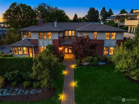 10310 NE 64th St, Kirkland, WA 98033