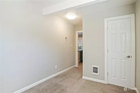 Bedroom - 420 16th Ave, Longview, WA 98632 photo 6 of 6