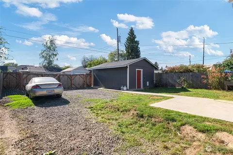 Exterior - 420 16th Ave, Longview, WA 98632 photo 3 of 5