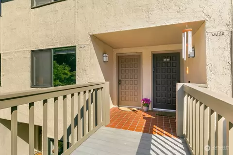 6624 Parkpoint Way NE #D-205, Seattle, WA 98115