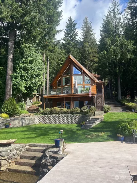 331 N Potlatch Dr N, Hoodsport, WA 98548