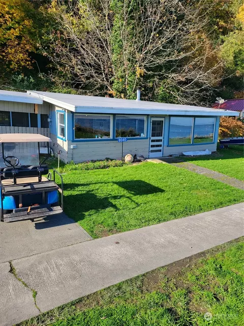 8040 Possession Beach Walk, Clinton, WA 98236