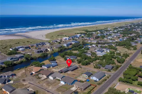 806 325th Pl, Ocean Park, WA 98640