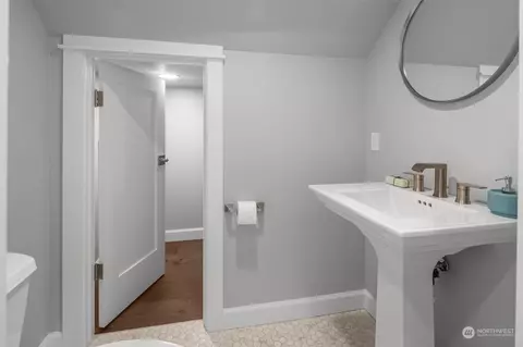 2139 5th Ave W, Seattle, WA 98119 photo 14