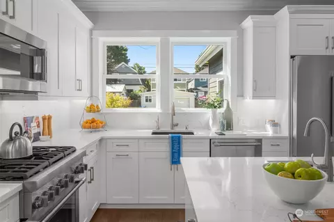 2139 5th Ave W, Seattle, WA 98119 photo 9