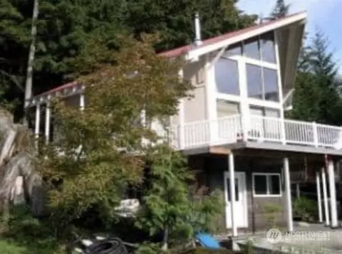 50723 SE Lake Hancock Rd, Snoqualmie, WA 98065