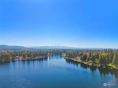 30802 W Lake Morton Dr SE, Kent, WA 98042
