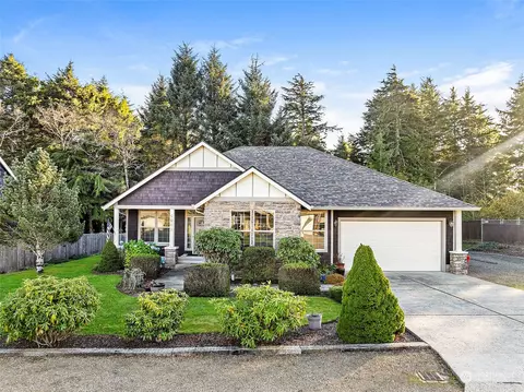 1001 Lakeview Dr, Ilwaco, WA 98624